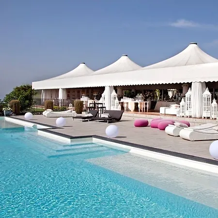 Отель Andris 3*